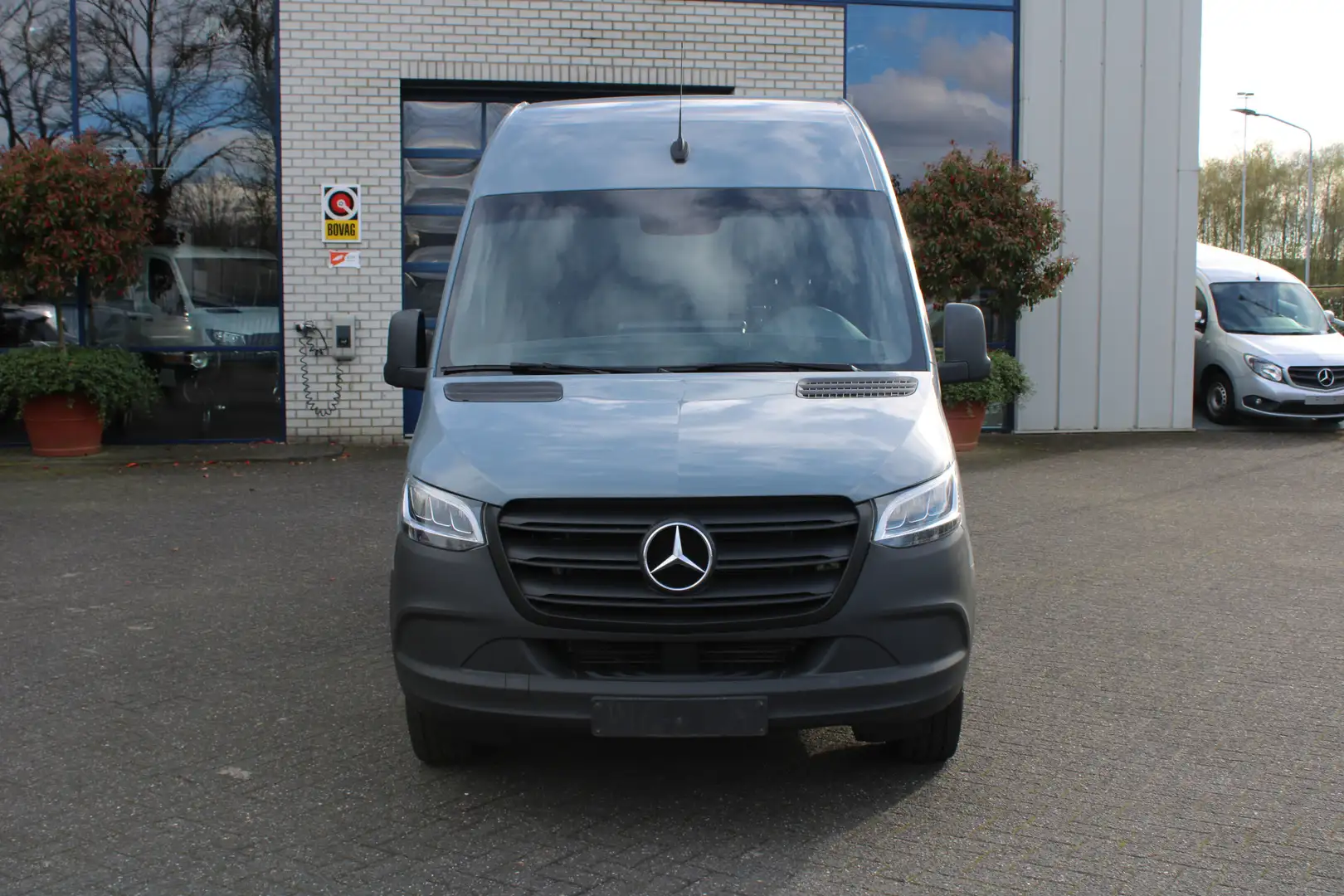 Mercedes-Benz Sprinter 319 CDI 3.0 V6 L2H2 LED, MBUX met camera, Apple Ca Grijs - 2