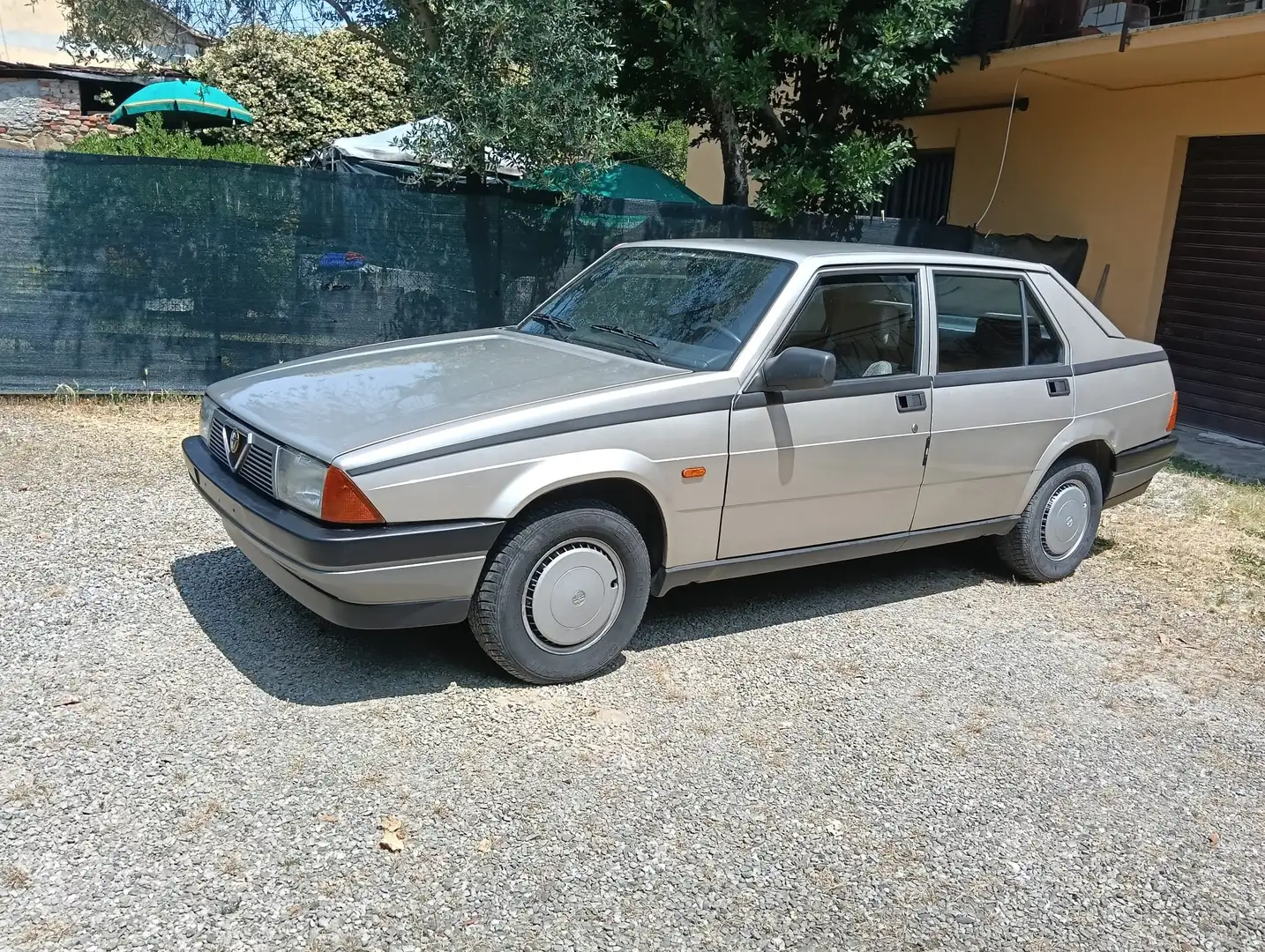 Alfa Romeo 75 75 1.6 Grigio - 1