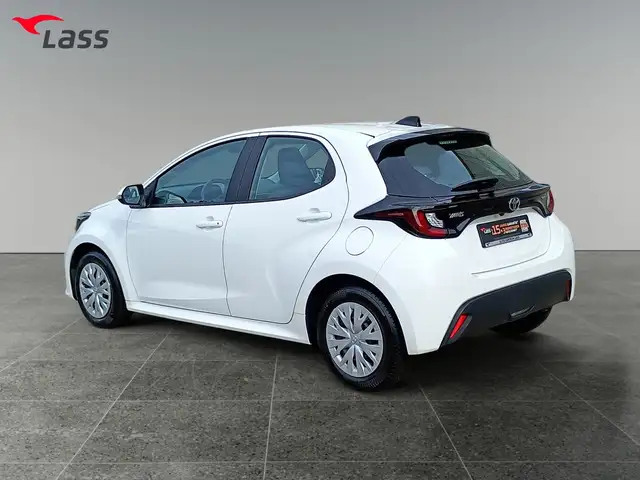 Toyota Yaris view 4