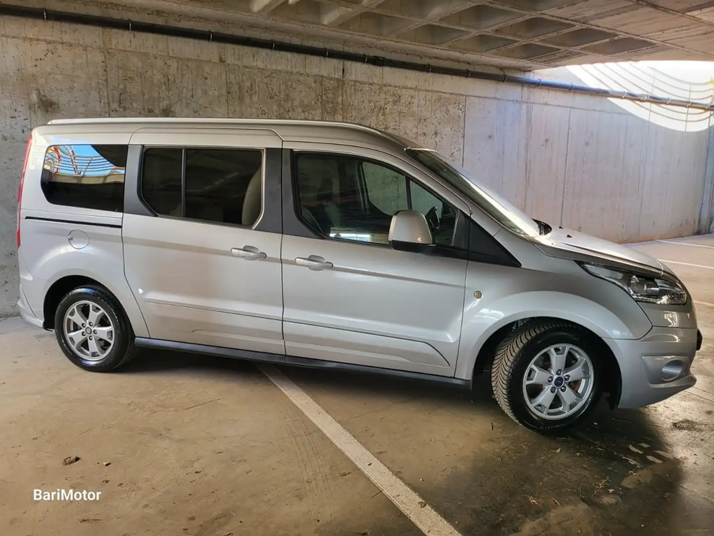 Ford Tourneo Connect 1.5 TDCi 120cv Titanium Gris - 2