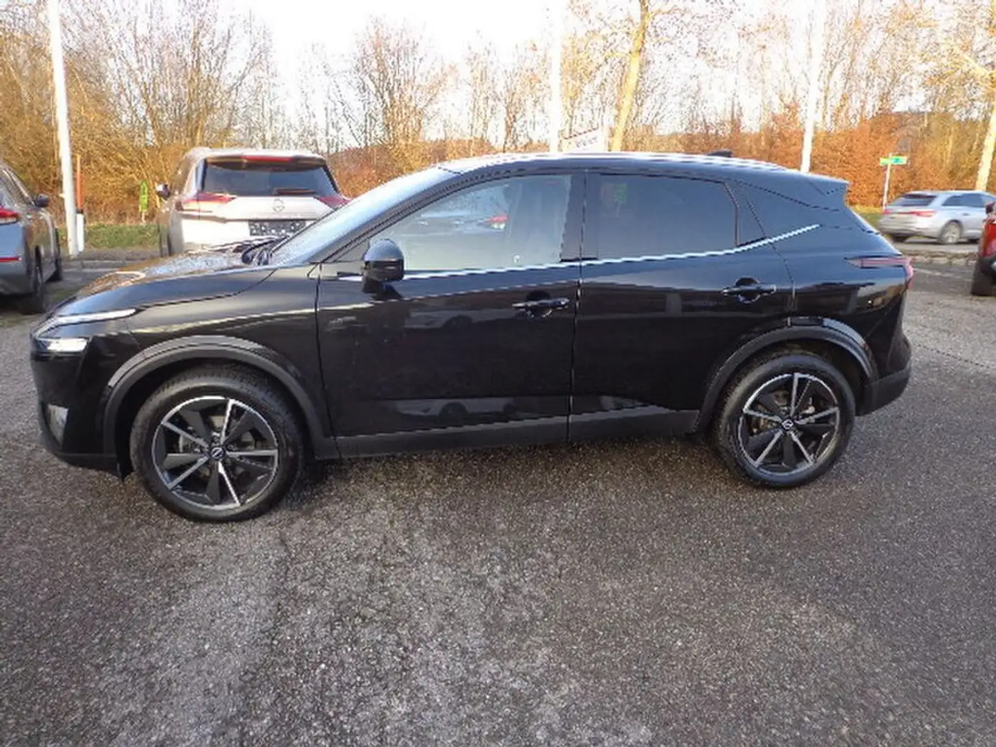 Nissan Qashqai 1,3 DIG-T MHEV Tekna  Aut. *LED, NAVI, PGD Schwarz - 2