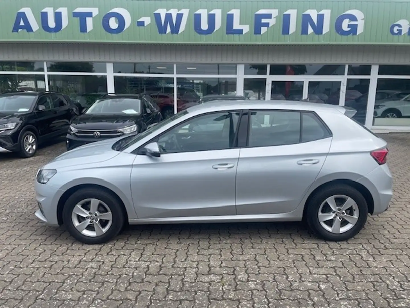 Skoda Fabia 1.0 MPI Selection Plateado - 1