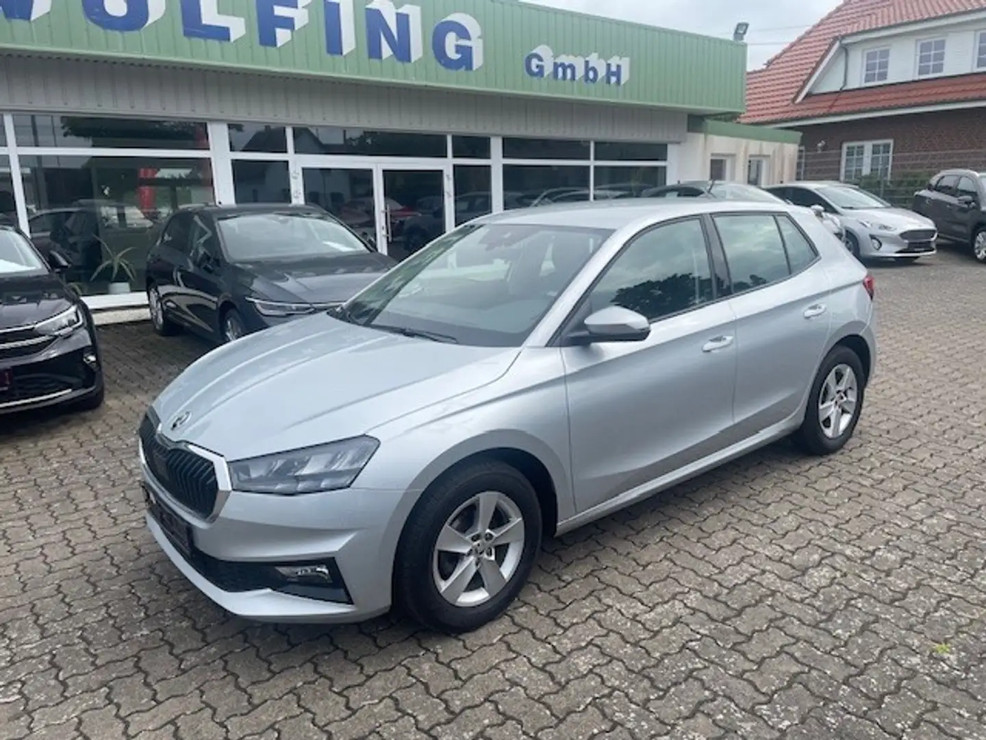 Skoda Fabia 1.0 MPI Selection Plateado - 2