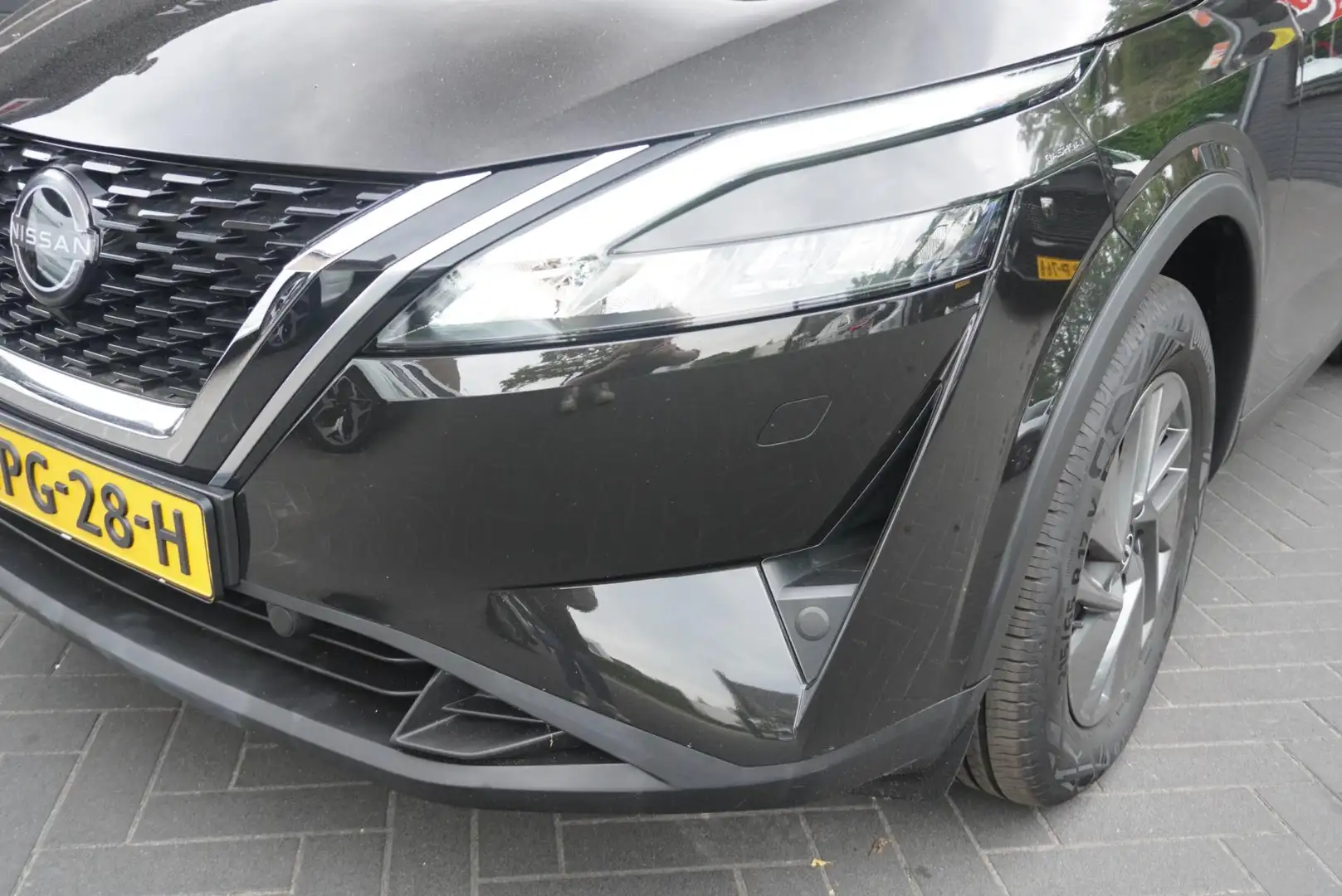 Nissan Qashqai 1.3 MHEV Xtronic Acenta Aut/Carplay/Camera/Stuur-, Zwart - 2