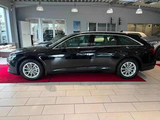 Audi A6 Avant view 2