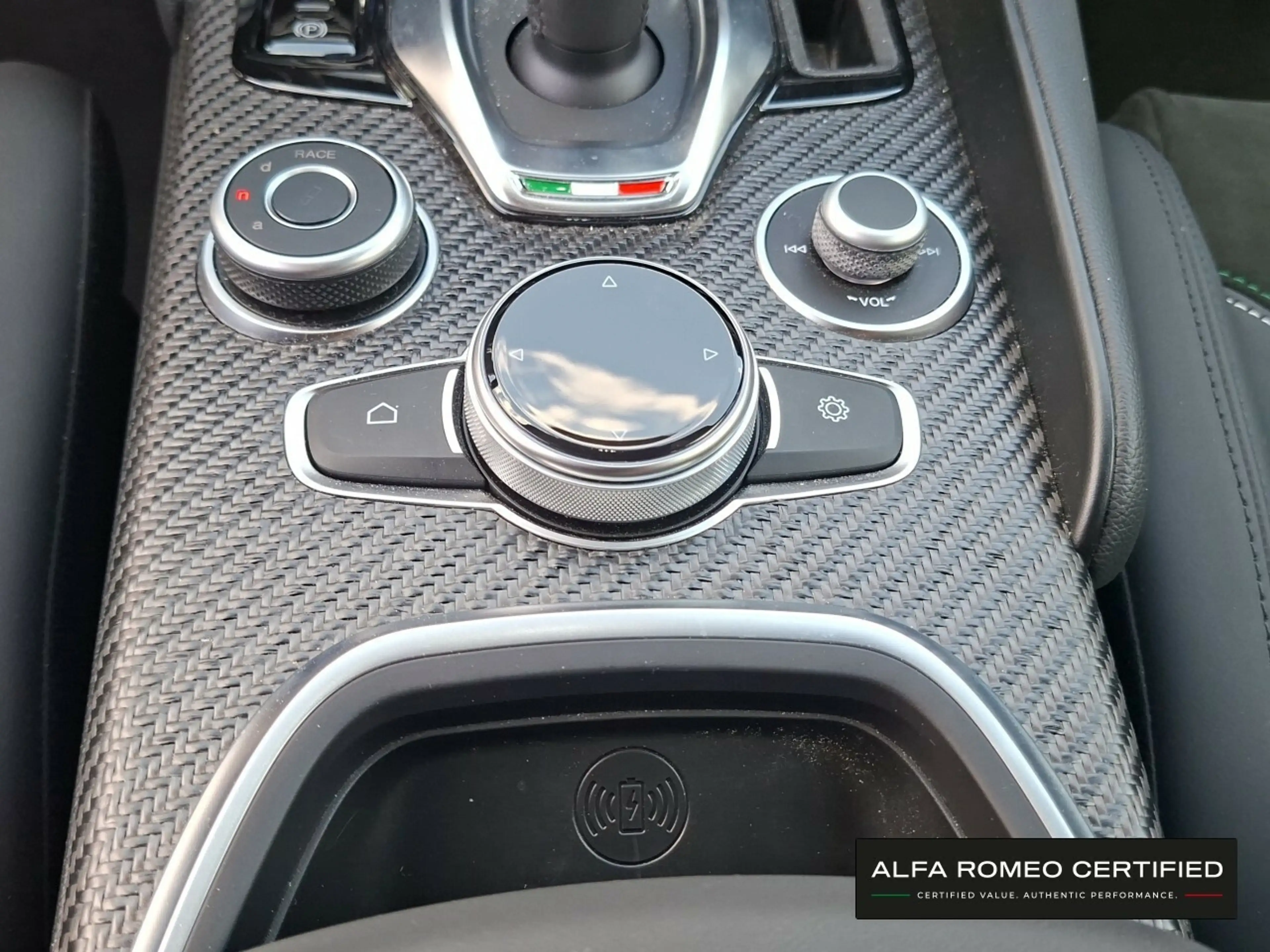 Alfa Romeo Giulia Quadrifoglio MY24 2.9 V6 Bi-Turbo AT8 — photo 18