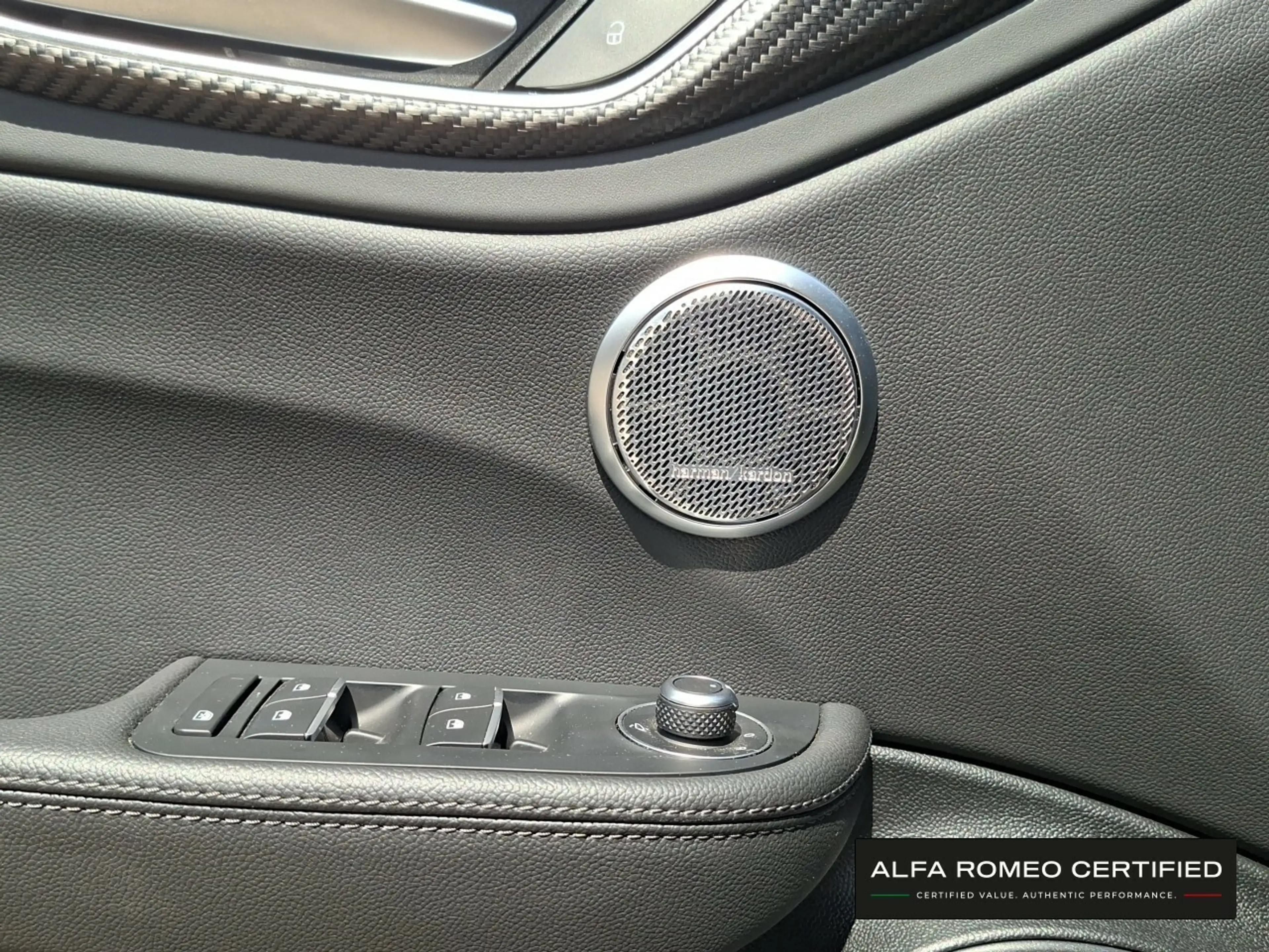 Alfa Romeo Giulia Quadrifoglio MY24 2.9 V6 Bi-Turbo AT8 — photo 19