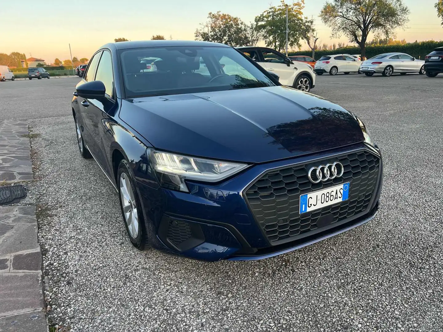 Audi A3 SPB 35 TFSI S tronic Business Blu/Azzurro - 2