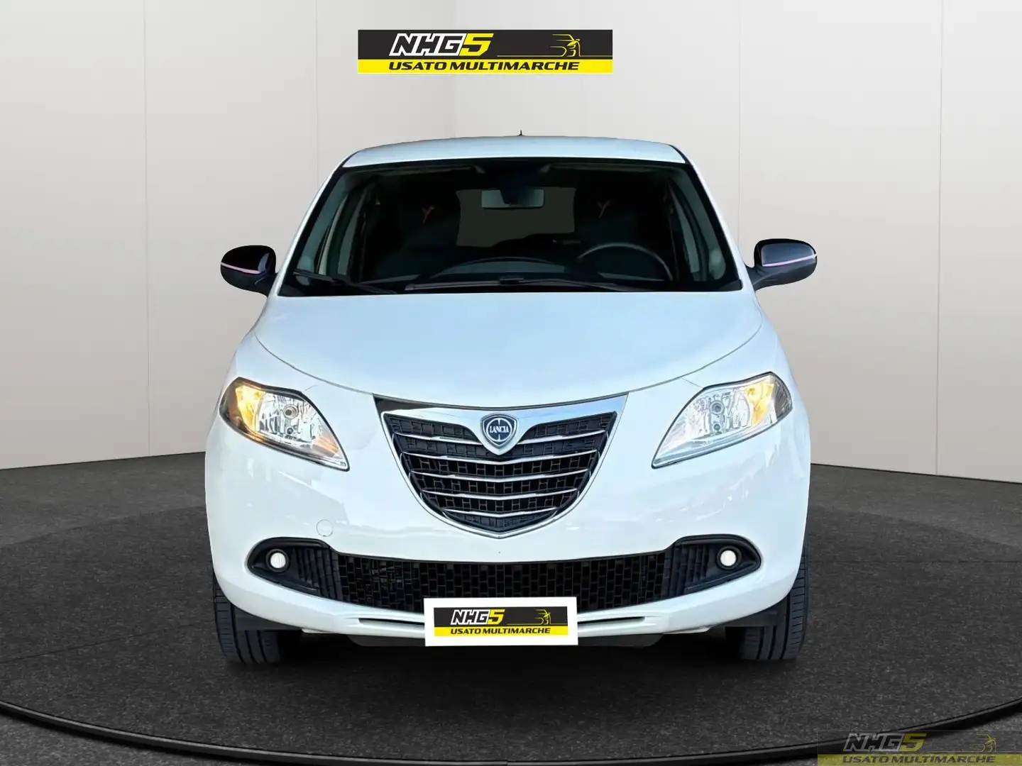 Lancia Ypsilon Ypsilon 0.9 TwinAir 85 CV 5 porte Metano Ecochic Bianco - 2