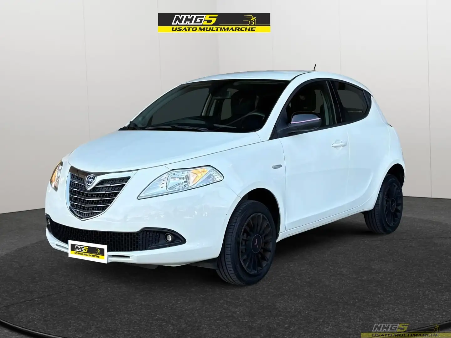 Lancia Ypsilon Ypsilon 0.9 TwinAir 85 CV 5 porte Metano Ecochic Bianco - 1