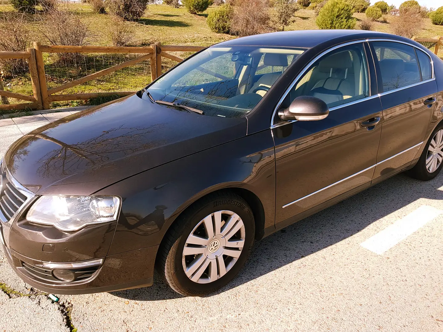 Volkswagen Passat Variant 2.0TDI CR Highline Marrón - 1