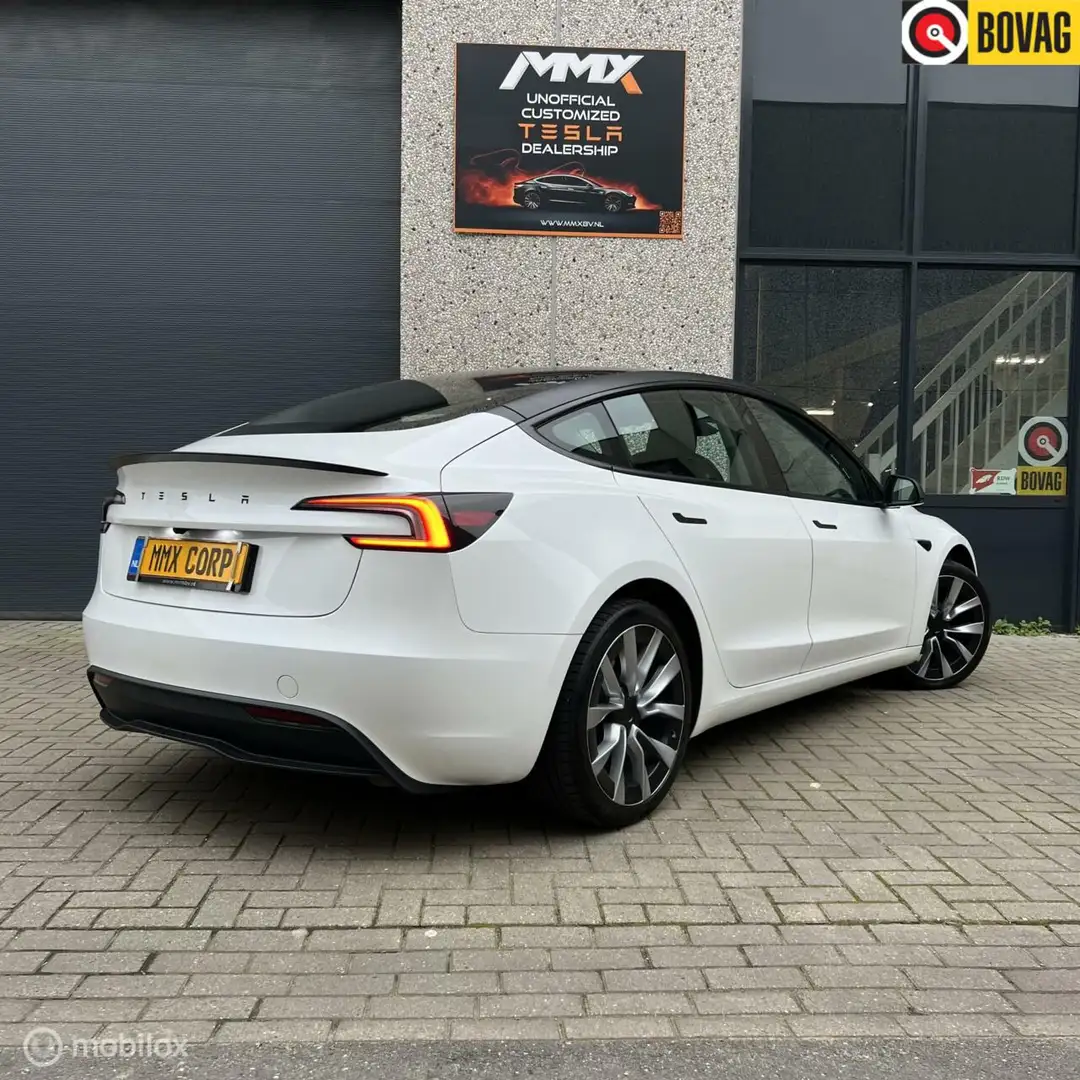 Tesla Model 3 Standard Range Zwart - 1