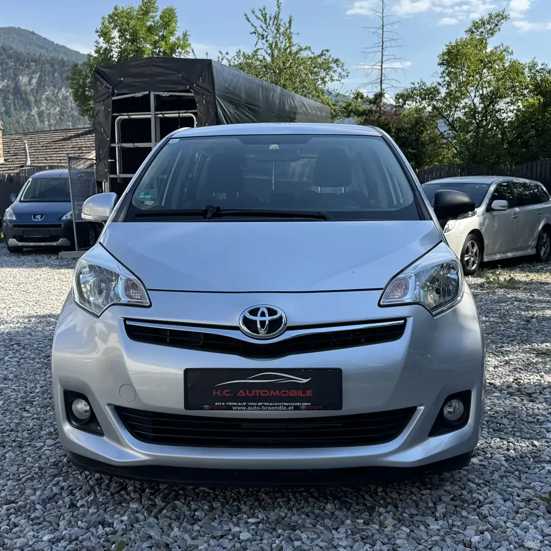 Toyota Verso-S Verso S 1,33 dVVT-i Active Silber - 2