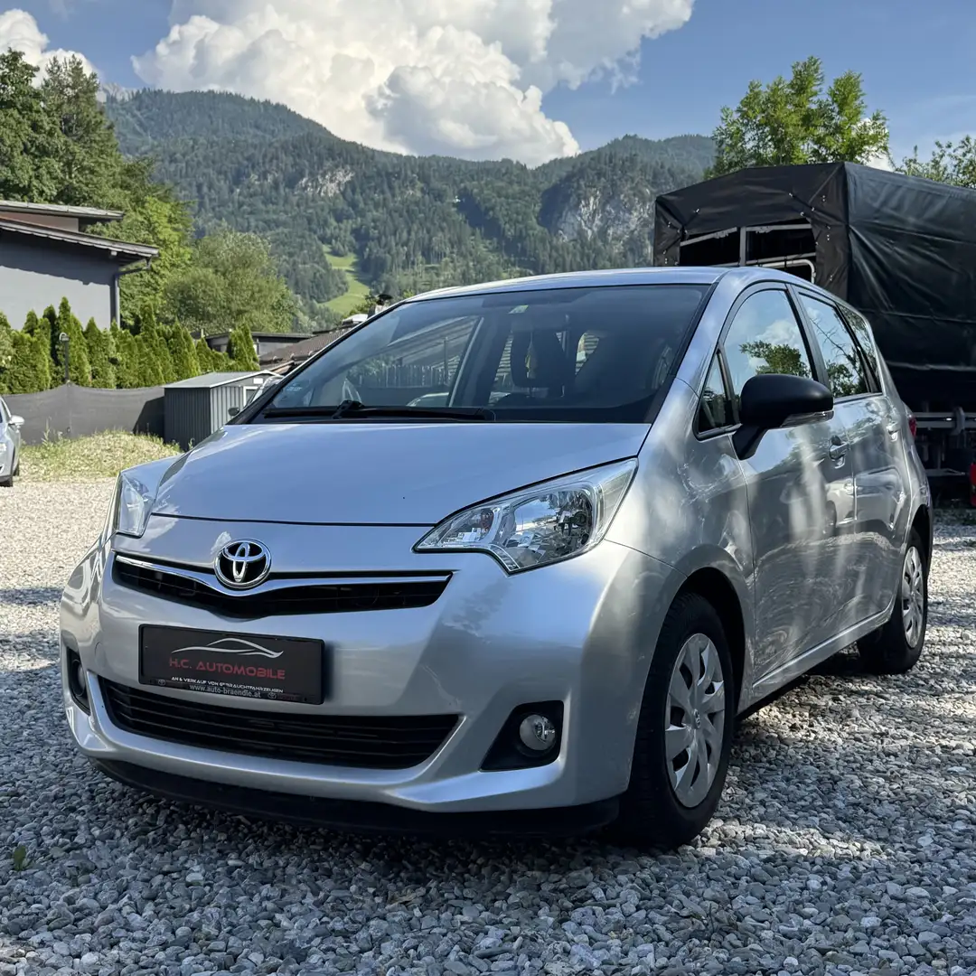 Toyota Verso-S Verso S 1,33 dVVT-i Active Silber - 1