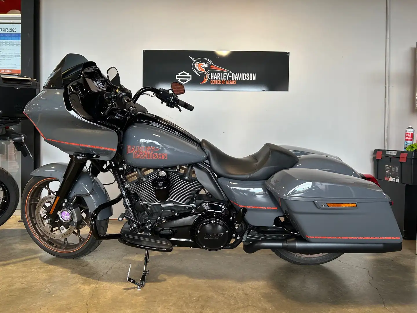 Harley-Davidson Road Glide Šedá - 2