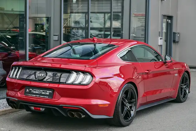 Ford Mustang view 4