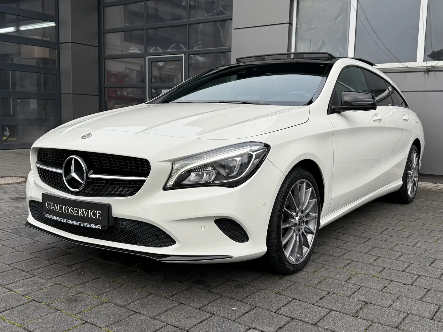 Mercedes-Benz CLA 200 Shooting Brake Urban AMG-Felgen/Pano/Navi/LED Wit - 1