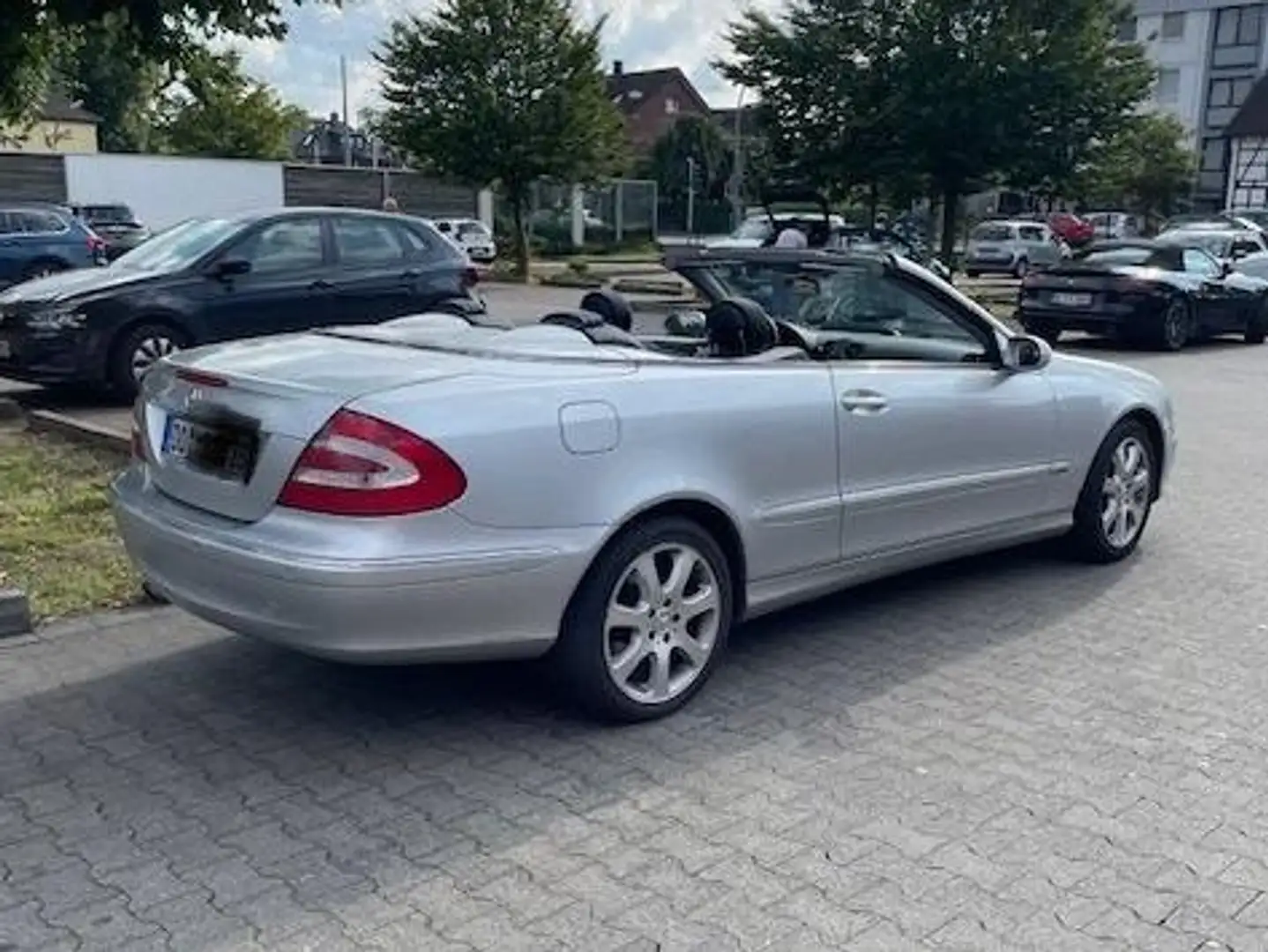 Mercedes-Benz CLK 320 CLK-Klasse Cabrio Elegance aus 1. Hand Silber - 2