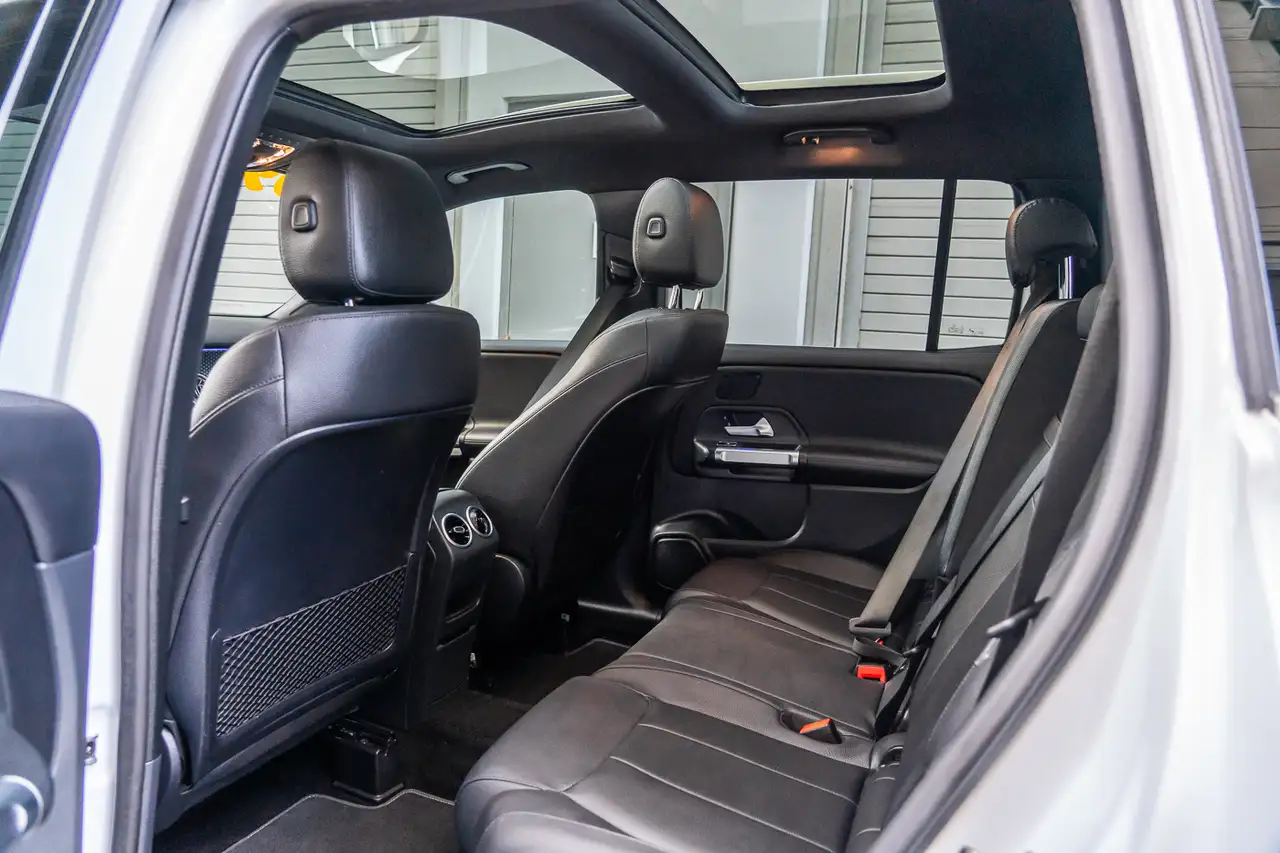 Mercedes-Benz GLB снимка Mercedes-Benz GLB