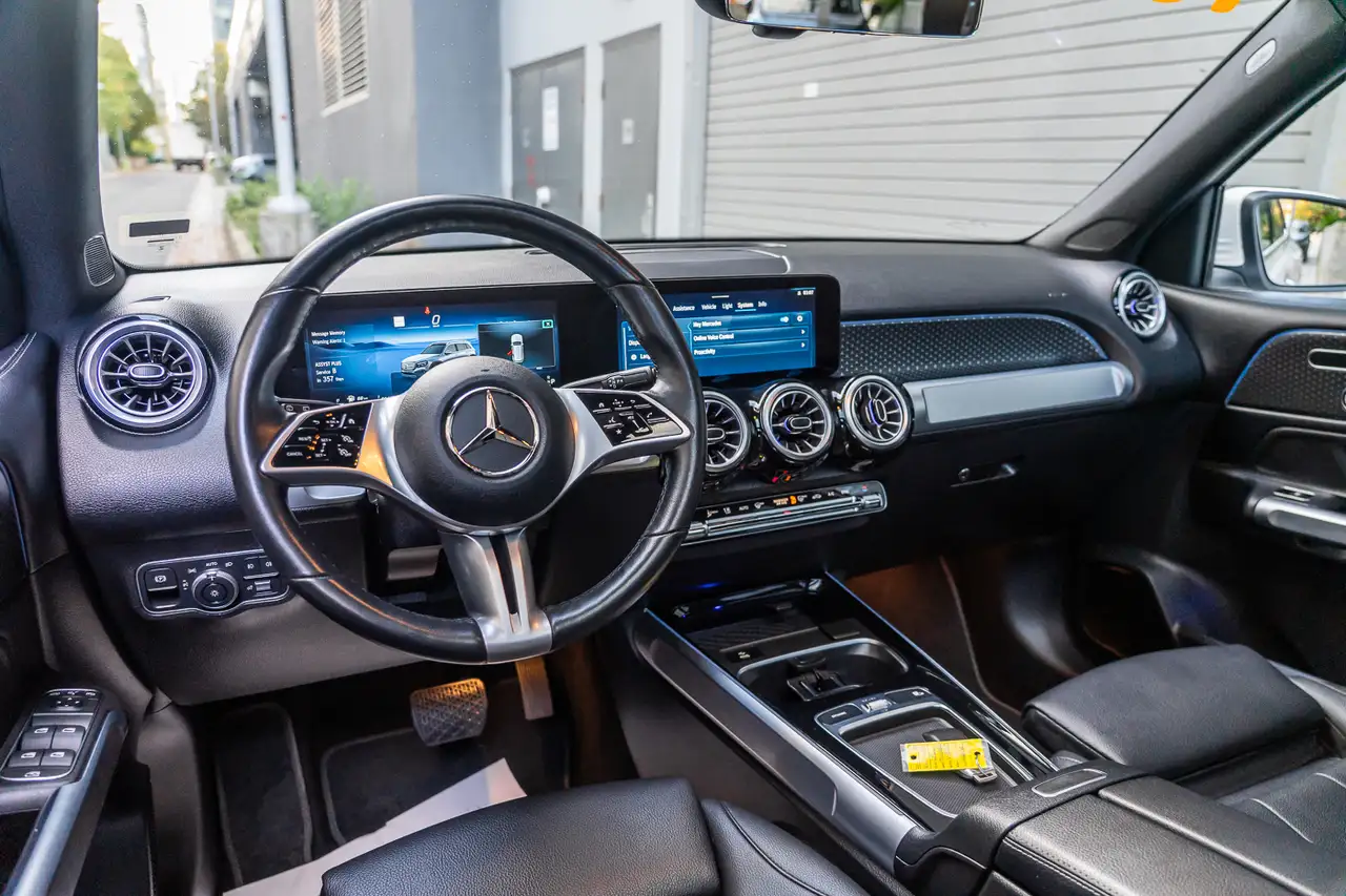 Mercedes-Benz GLB снимка Mercedes-Benz GLB