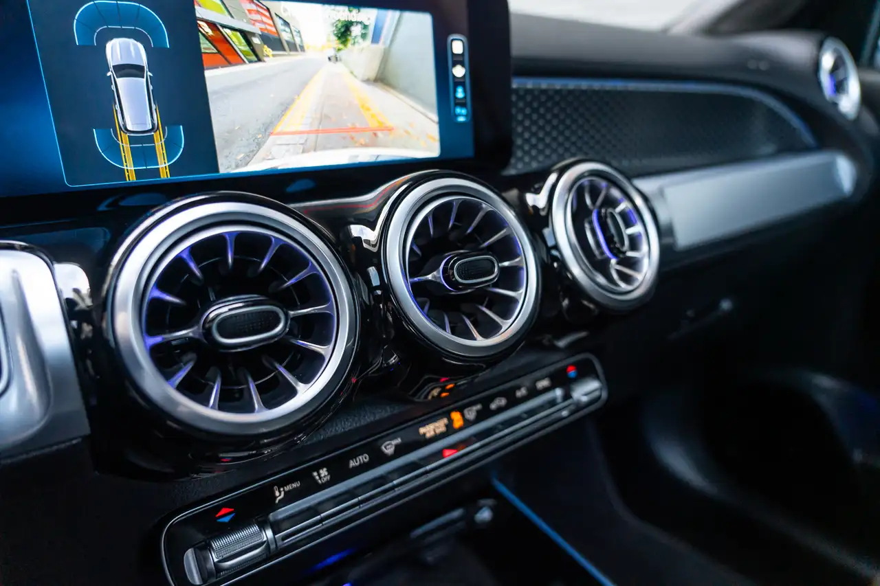 Mercedes-Benz GLB снимка Mercedes-Benz GLB