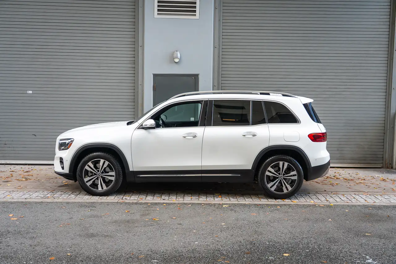 Mercedes-Benz GLB снимка Mercedes-Benz GLB