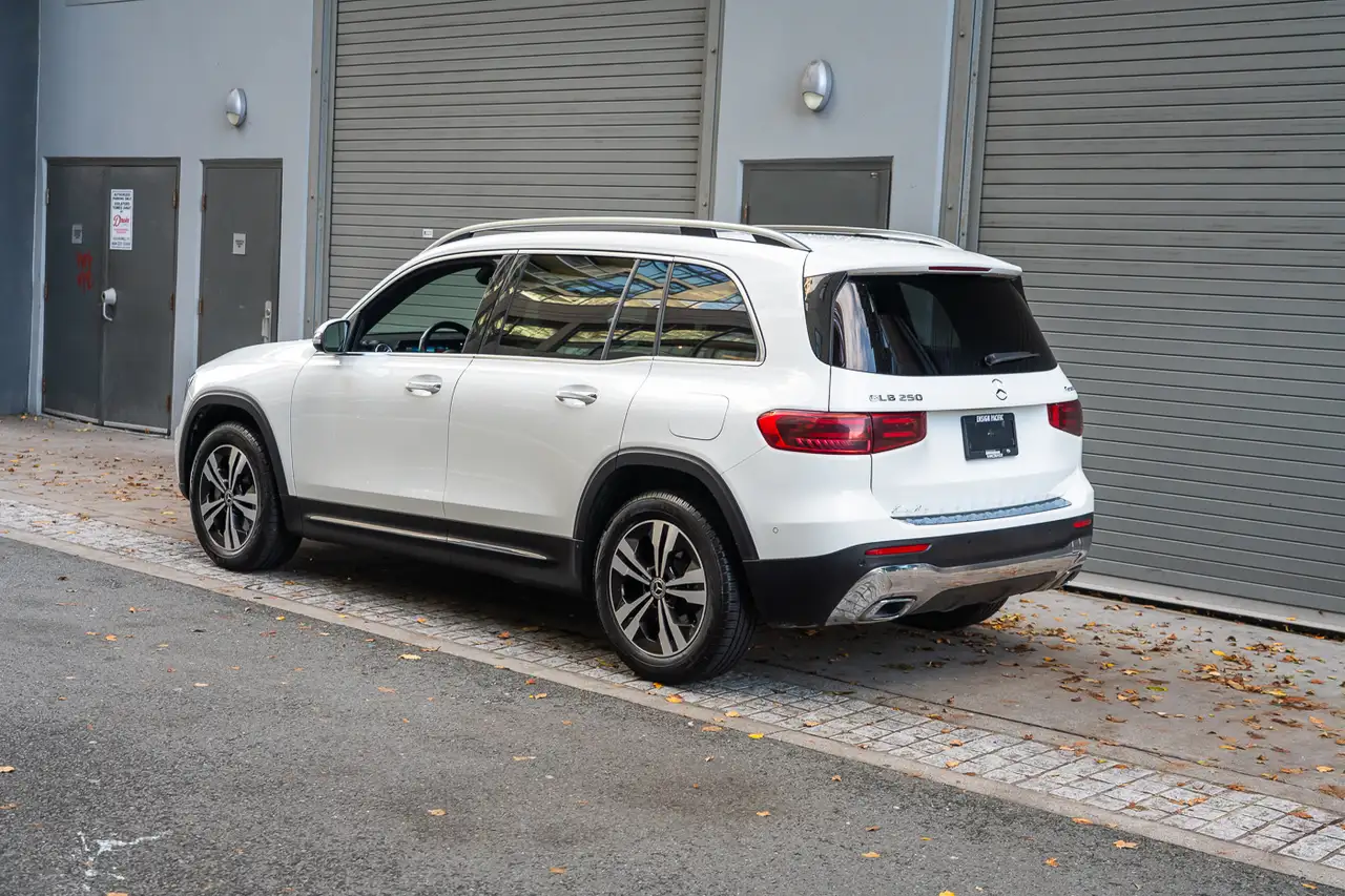 Mercedes-Benz GLB снимка Mercedes-Benz GLB