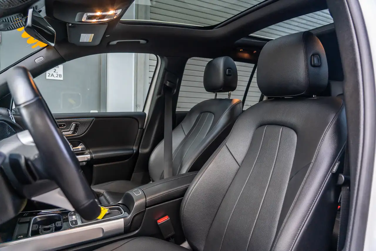 Mercedes-Benz GLB снимка Mercedes-Benz GLB