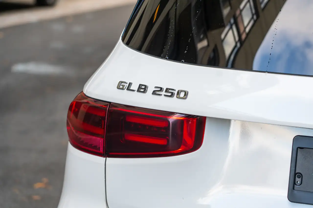 Mercedes-Benz GLB снимка Mercedes-Benz GLB