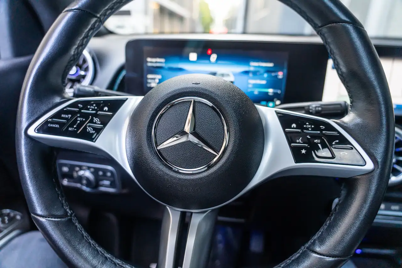 Mercedes-Benz GLB снимка Mercedes-Benz GLB