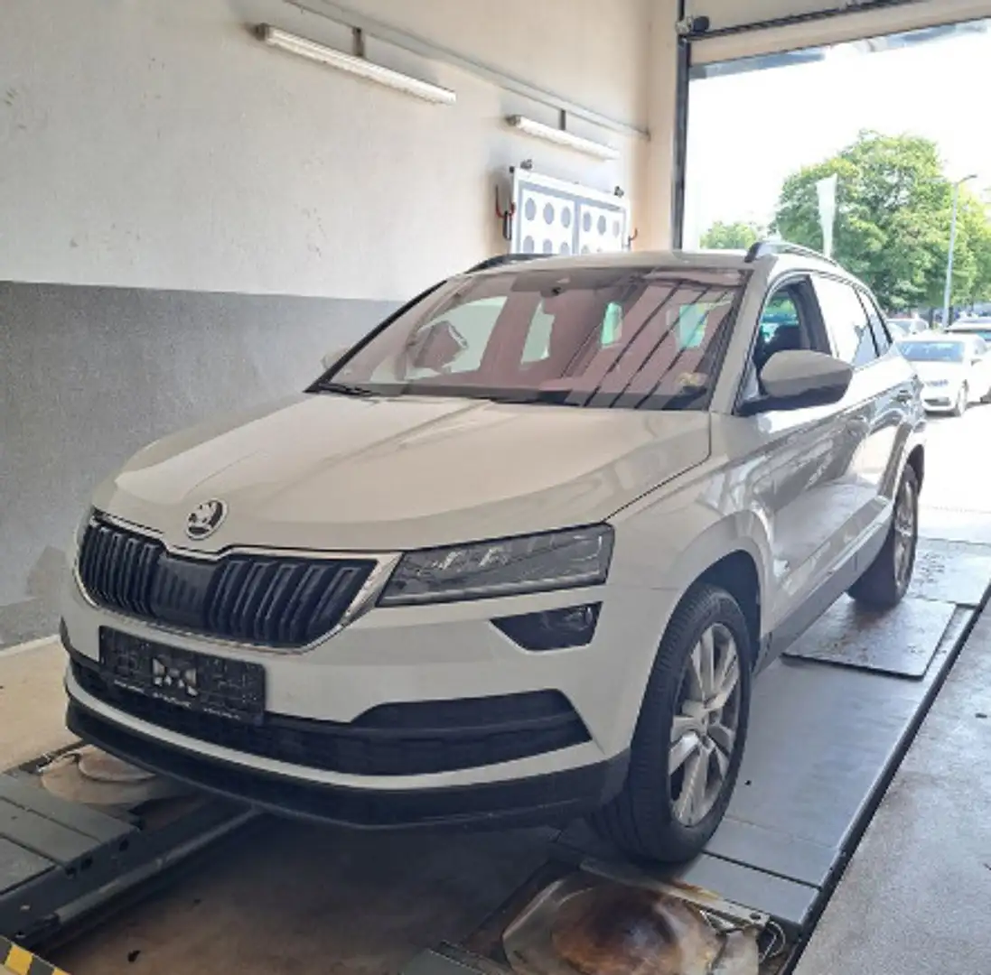 Skoda Karoq 2.0 TDI DSG 4x4 Style | NAVI | LED | Weiß - 2