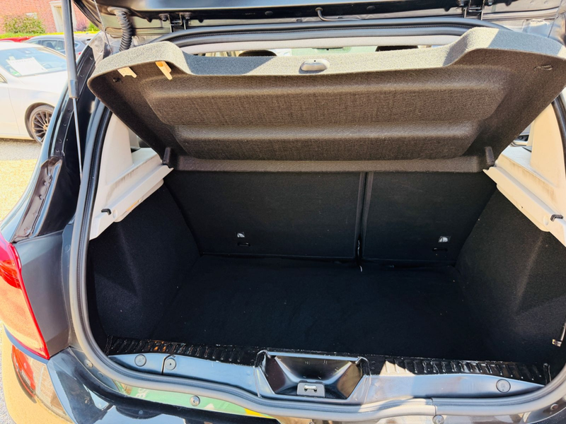 Dacia Sandero aus 1 Hand + Navi + Klima+PDC — photo 15