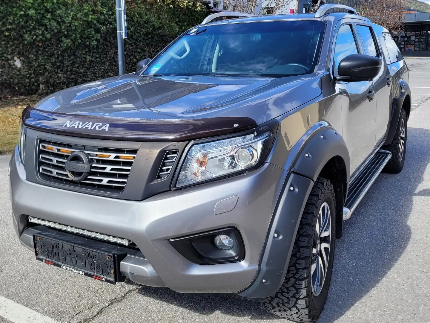 Nissan Navara NP300 Gris - 2