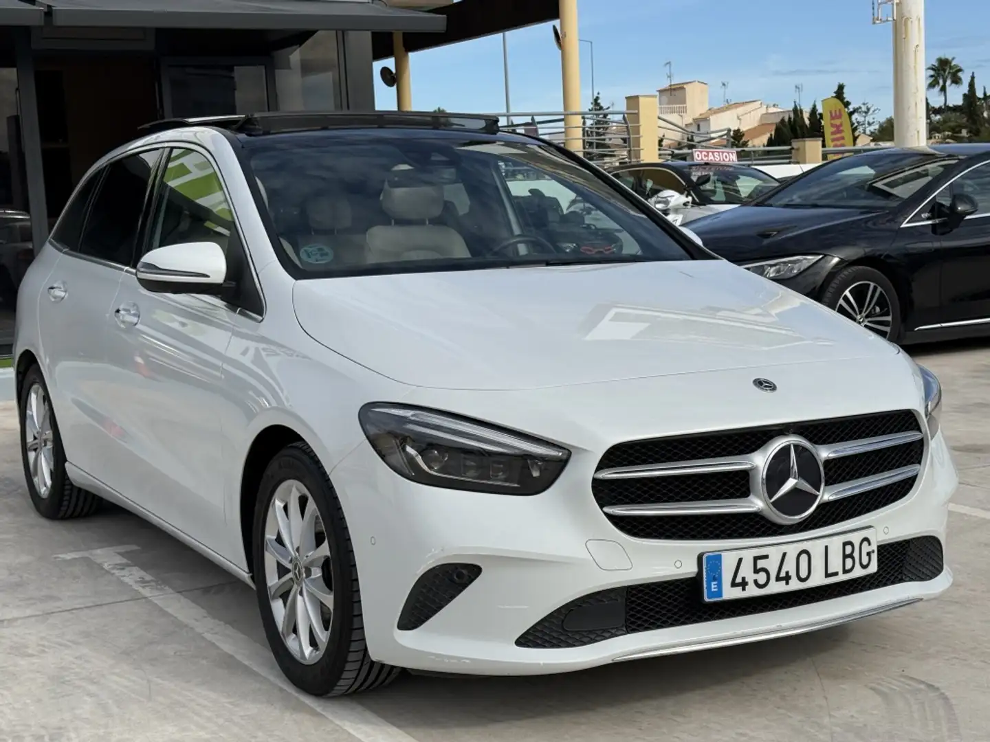 Mercedes-Benz A 200 200d Sedán 8G-DCT Weiß - 1