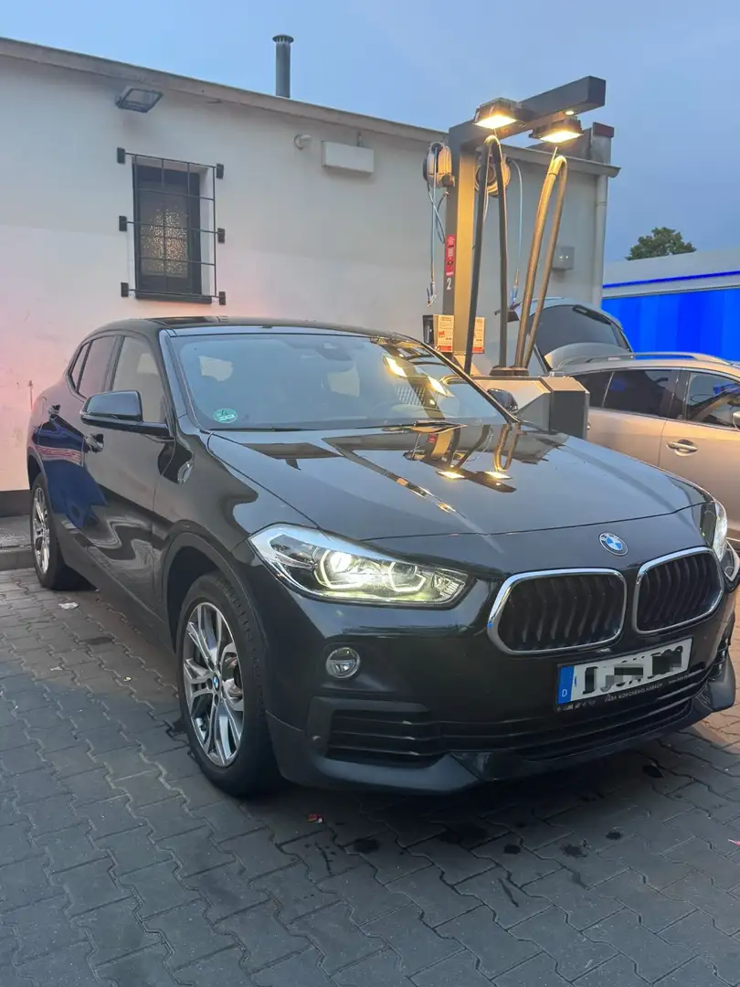 BMW X2 sDrive 1.8i Advant.Plus AUTOM,NAVİ,18ZOLL Black - 1