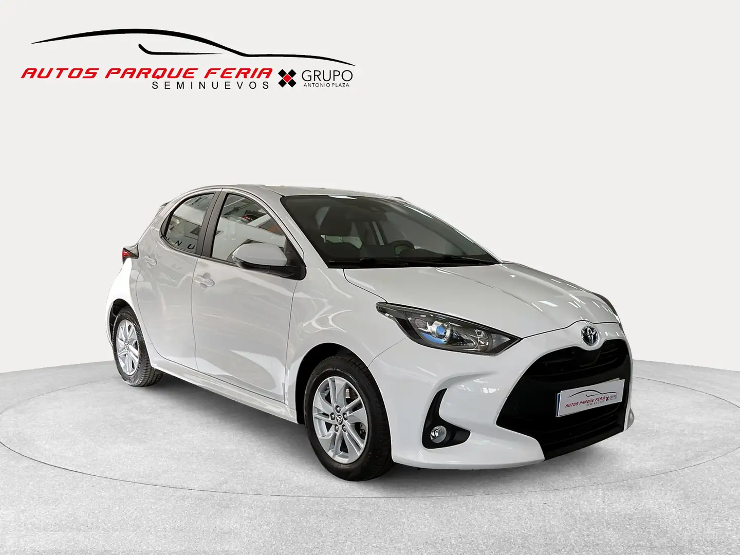 Toyota Yaris Cross 120H Business Plus - 1
