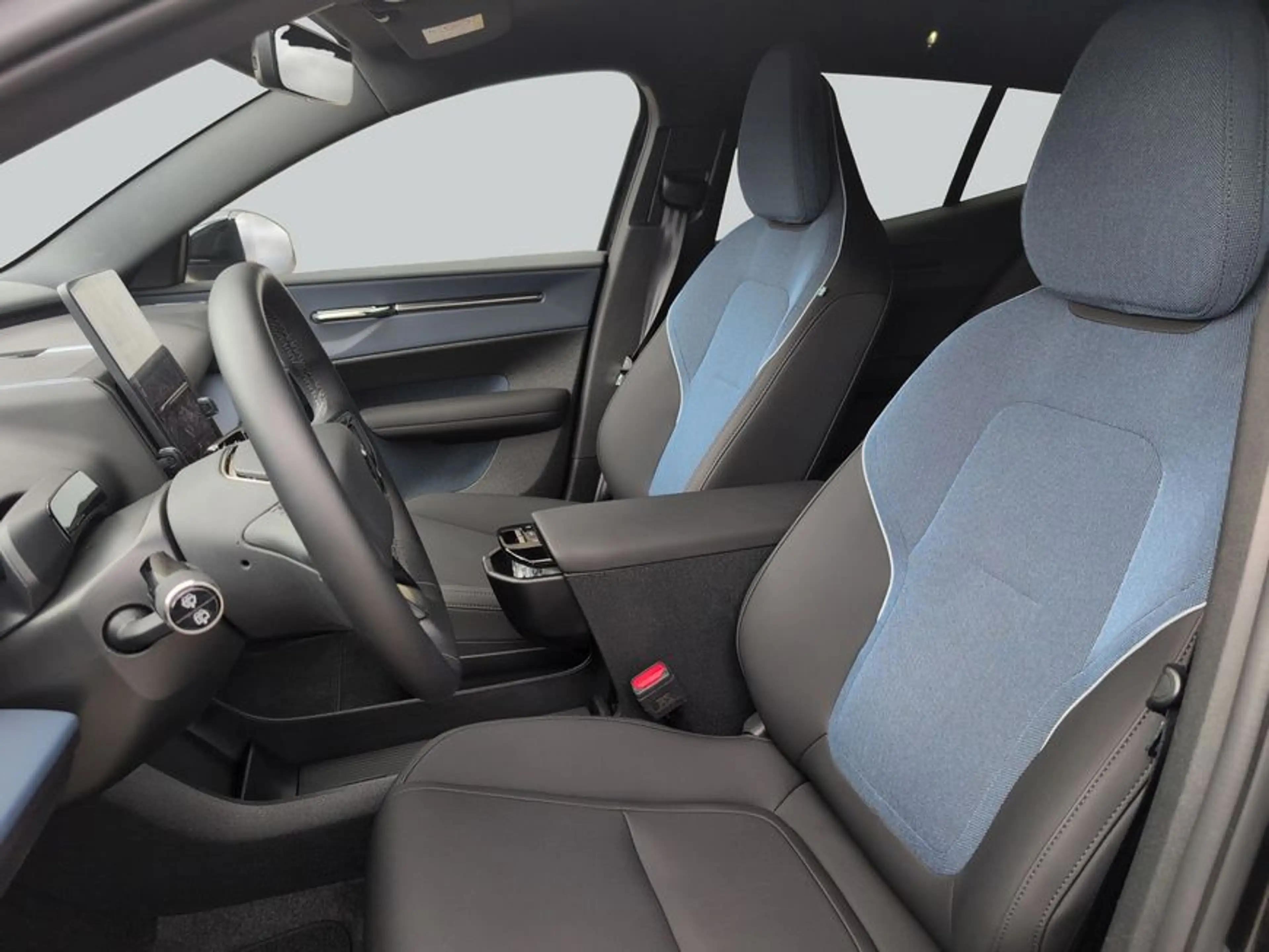 Volvo EX30 Single M. Ext. Range RWD Black Edition Plus A — photo 11