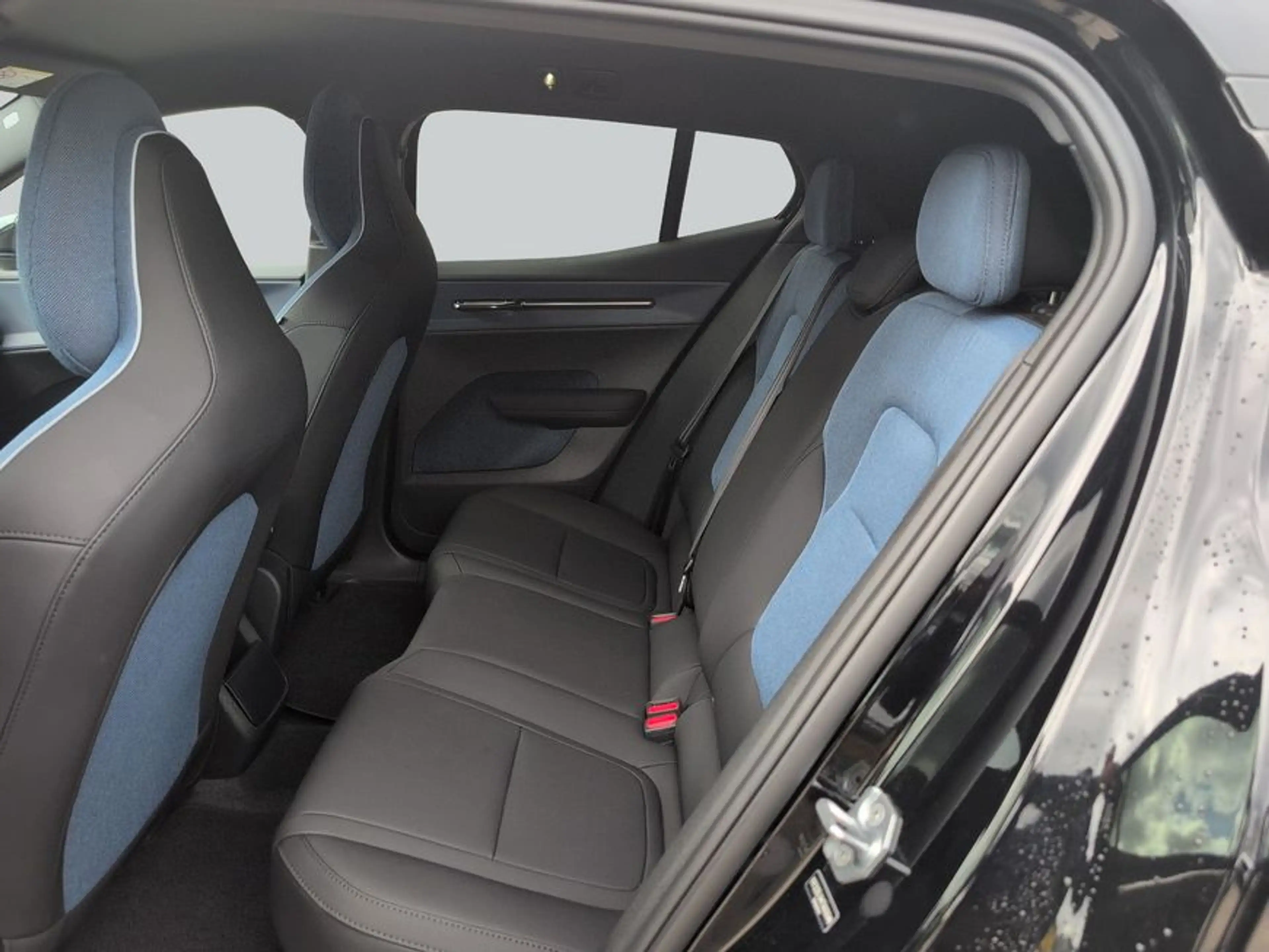 Volvo EX30 Single M. Ext. Range RWD Black Edition Plus A — photo 12