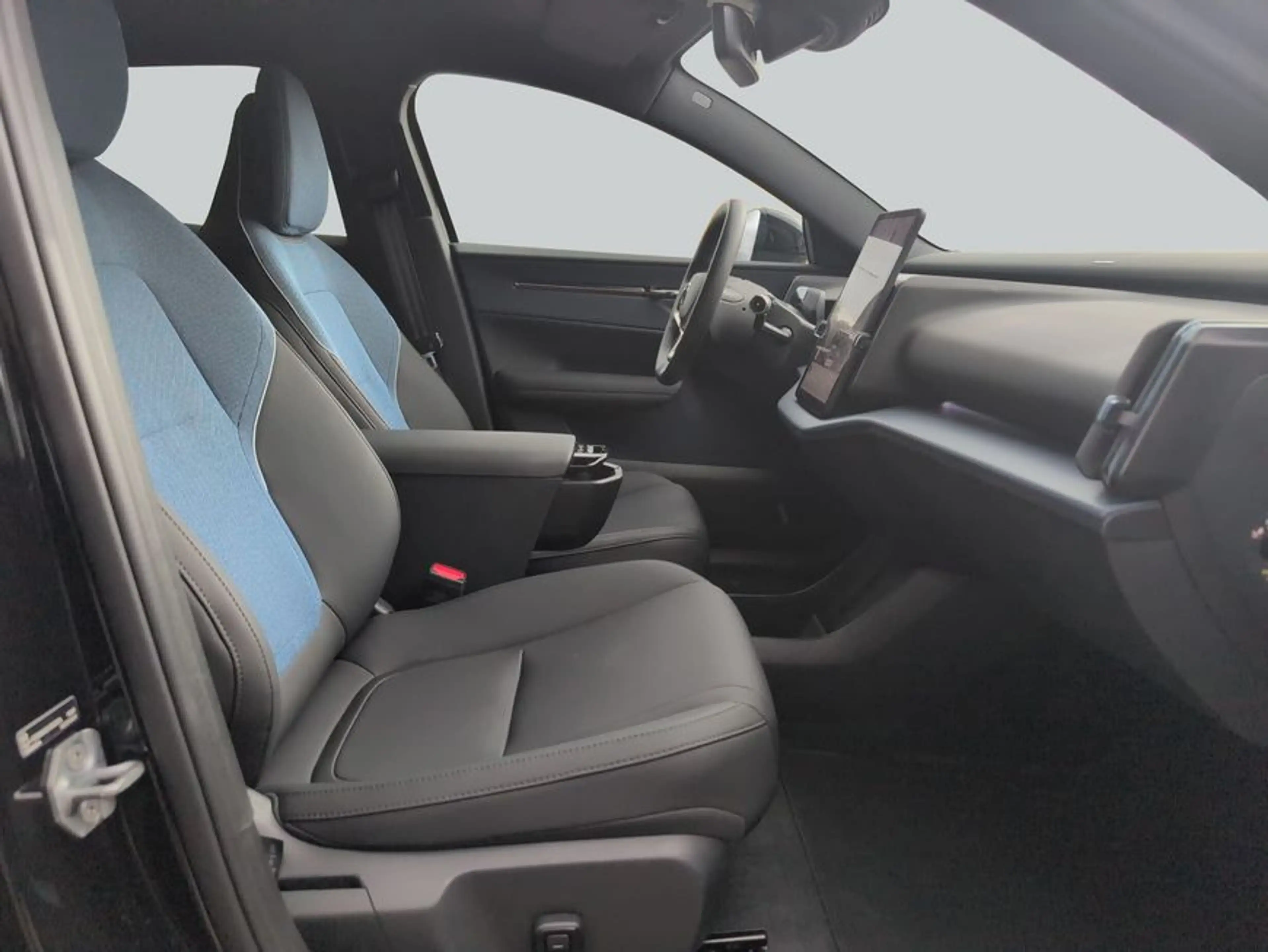 Volvo EX30 Single M. Ext. Range RWD Black Edition Plus A — photo 13