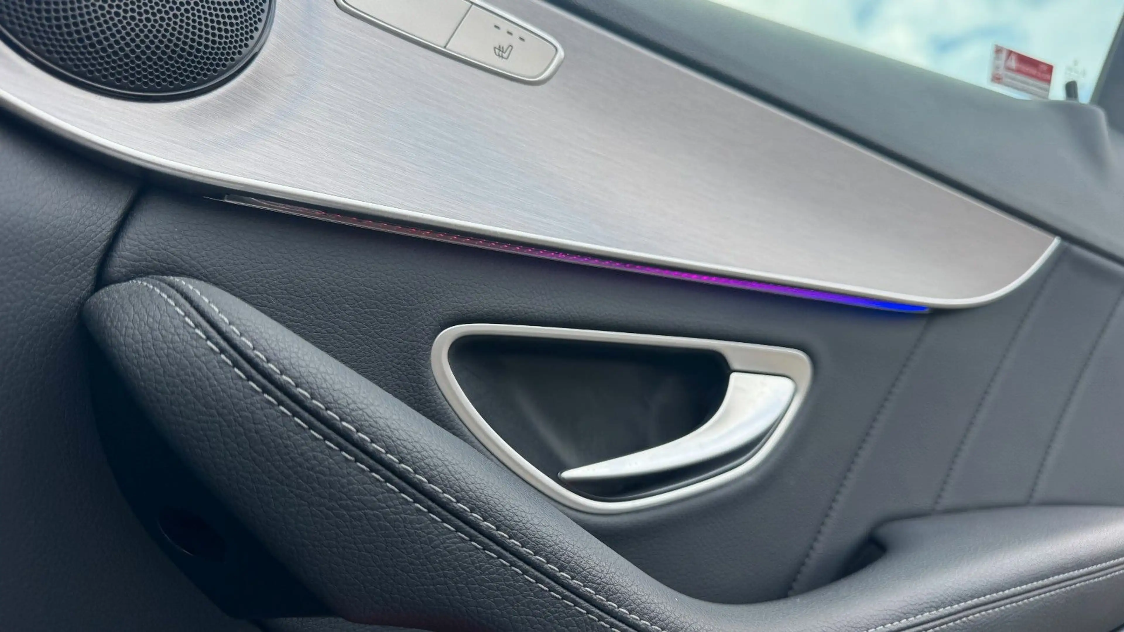Mercedes-Benz C 180 Limo AMG-LINE / Leder/ Kamera/ Schiebedach — photo 7