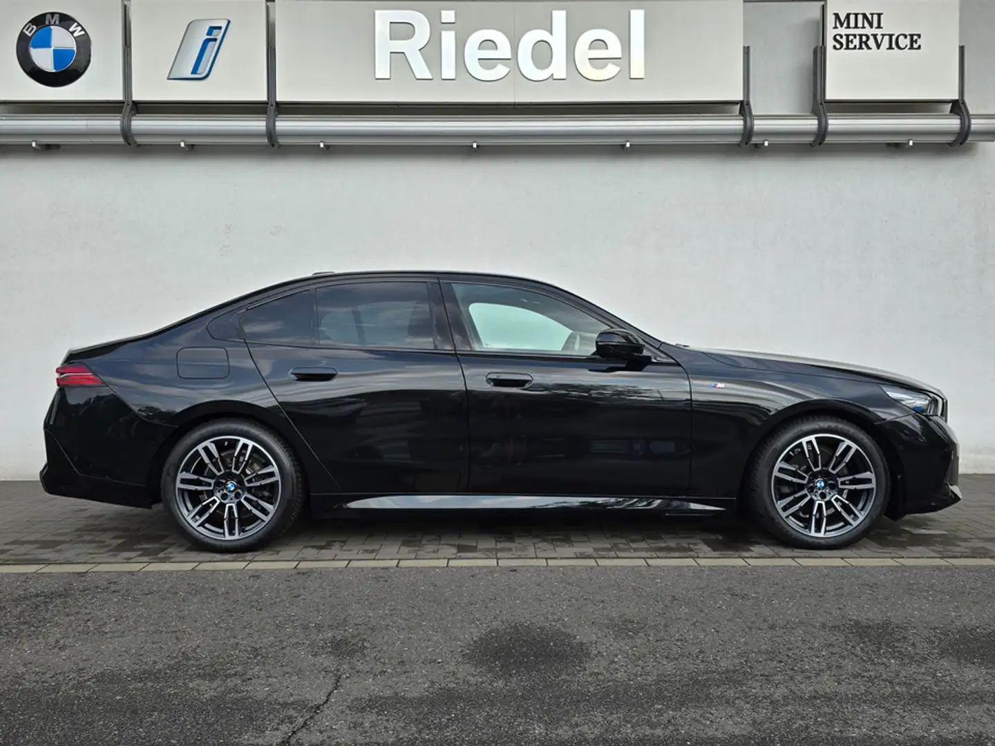 BMW 520 i M Sportpaket*Komfortsitze*Standhzg*AHK*h/k* Noir - 2