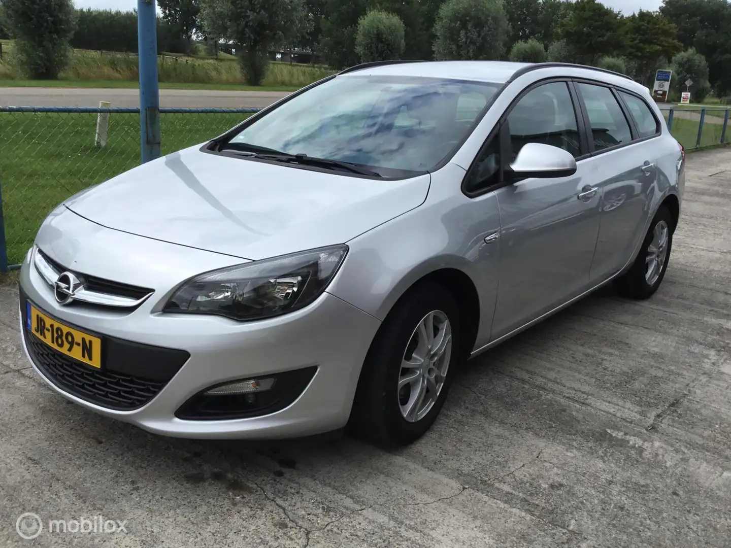 Opel Astra Sports Tourer 1.6 CDTi Design Edition Grau - 1