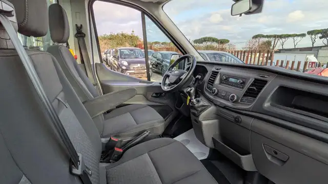 Ford Transit view 12