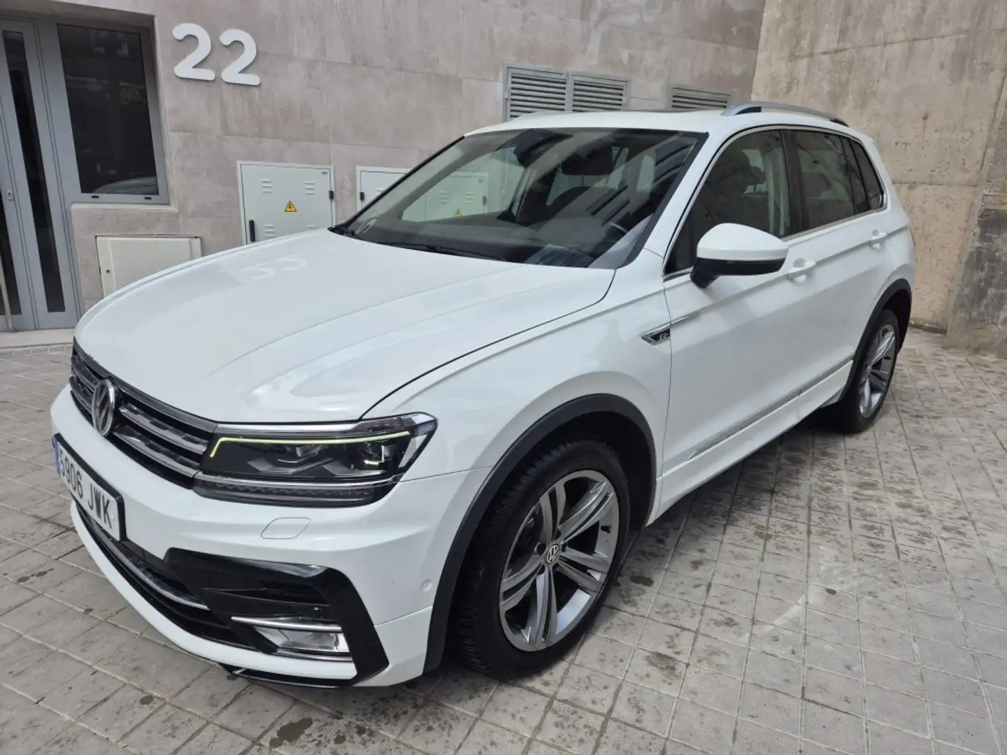 Volkswagen Tiguan 2.0 TSI Sport 4Motion DSG 132kW - 1