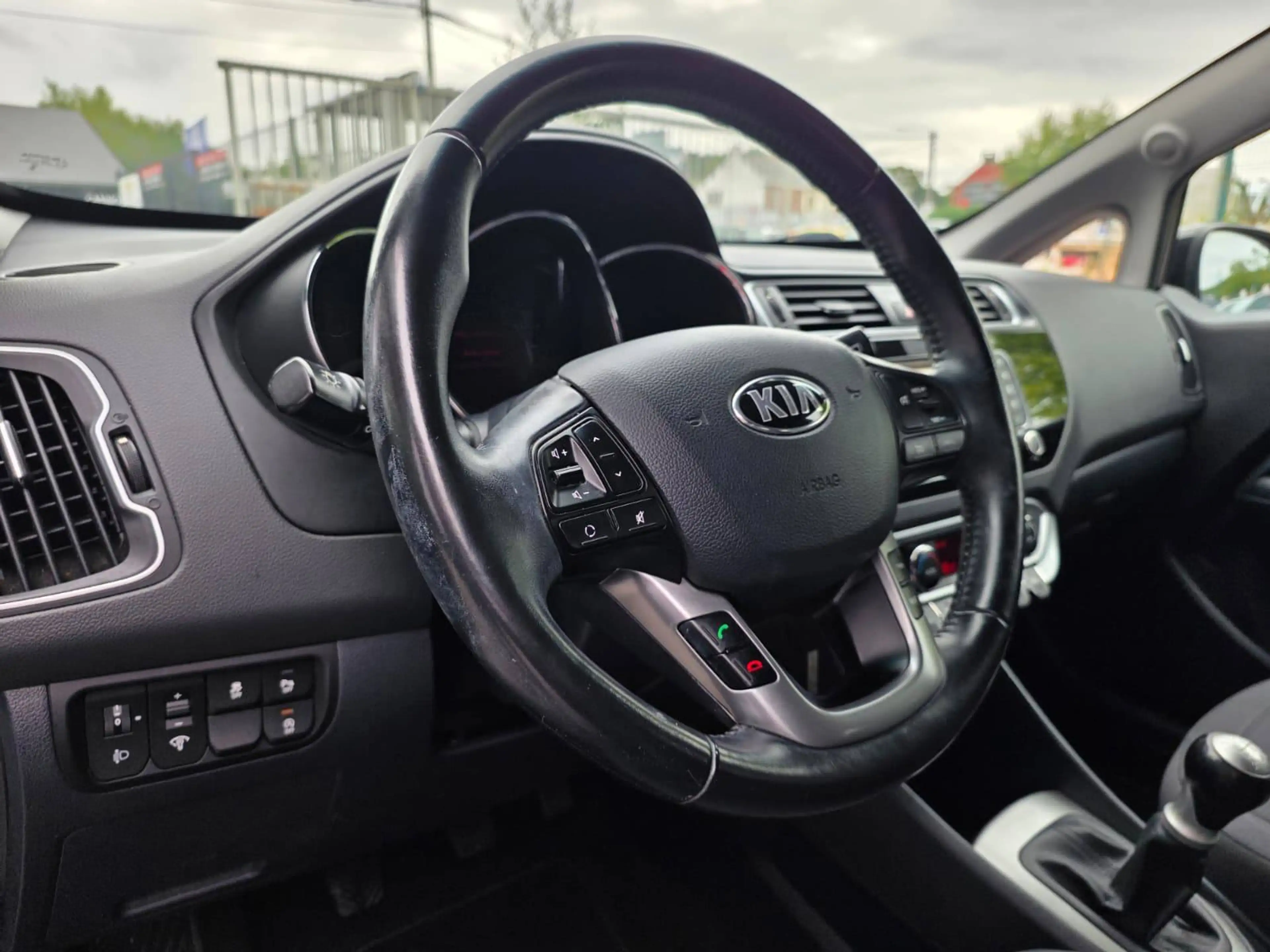 Kia Rio 🟢1.2 ESSENCE 84CV - GPS - CAMERA - CAPTEURS — photo 6