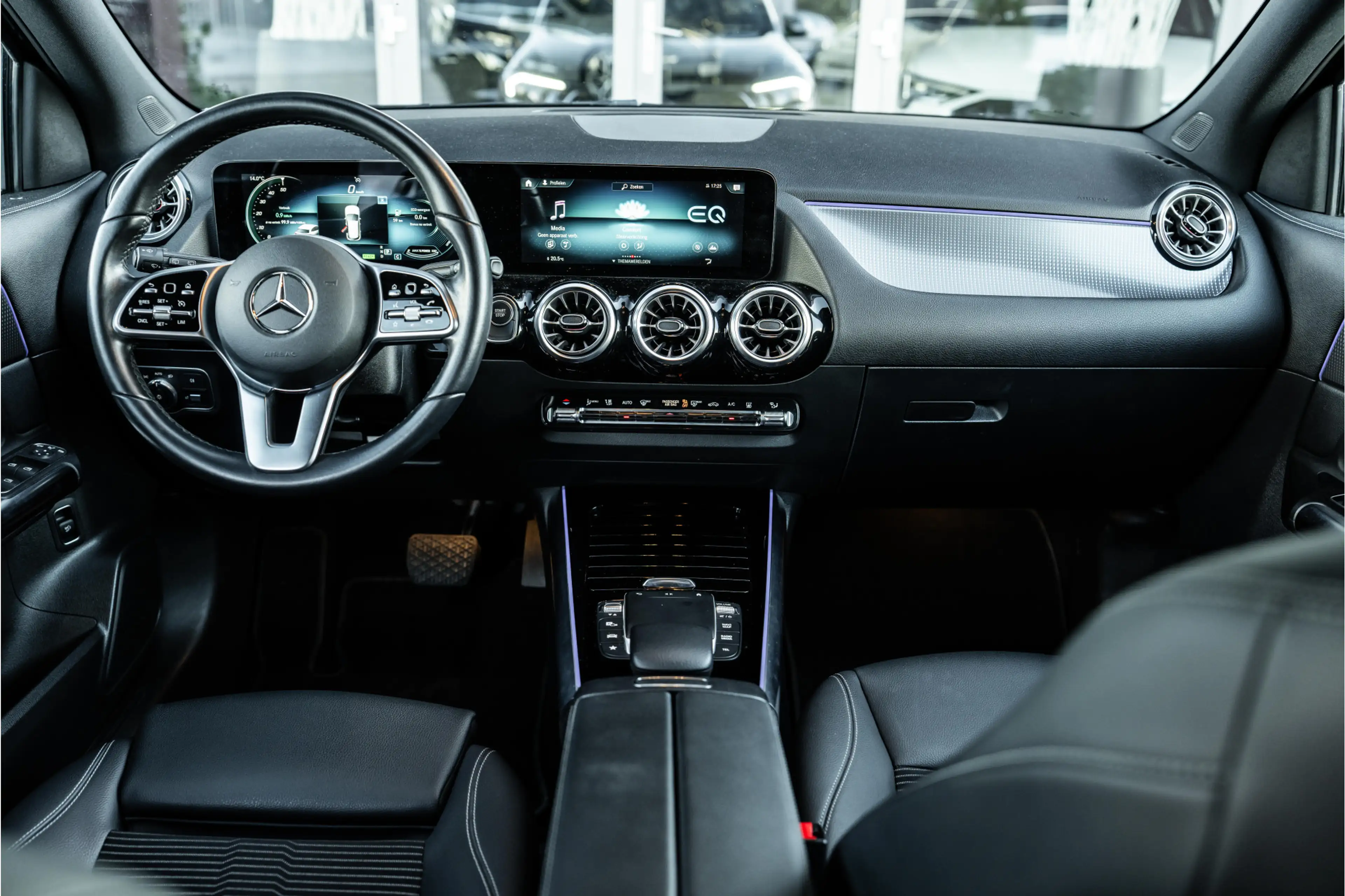Mercedes-Benz EQA 350 4MATIC Luxury Line 67 kWh — photo 2