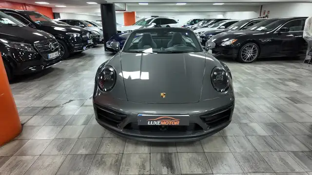 Porsche 911 view 2