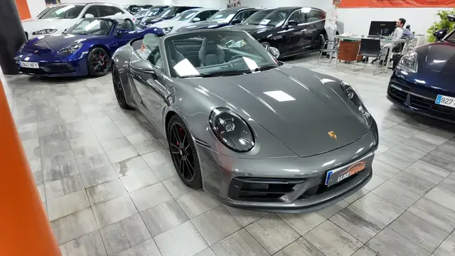 Porsche 911 view 8