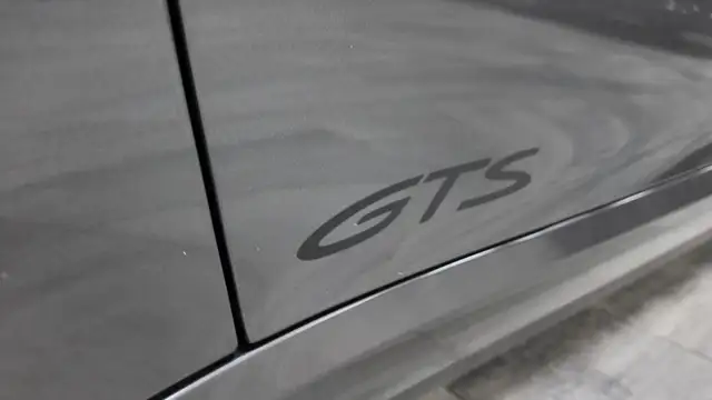 Porsche 911 view 13