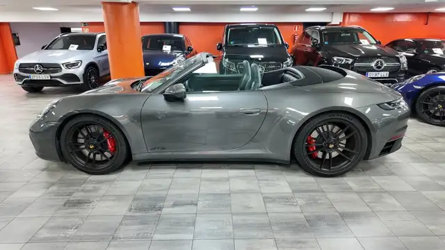Porsche 911 view 3